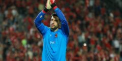 الاهلي يبدأ إجراءات تجديد عـقد حارسه مصطفى شوبير