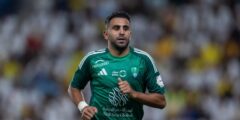 مدير فني الاهلي السعودي يكشف حقيقة وجود أزمة مع رياض محرز