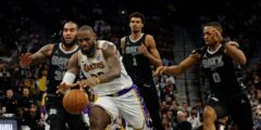 ليبرون جيمس يواصل تحطيم الأرقام القياسية فى الـNBA